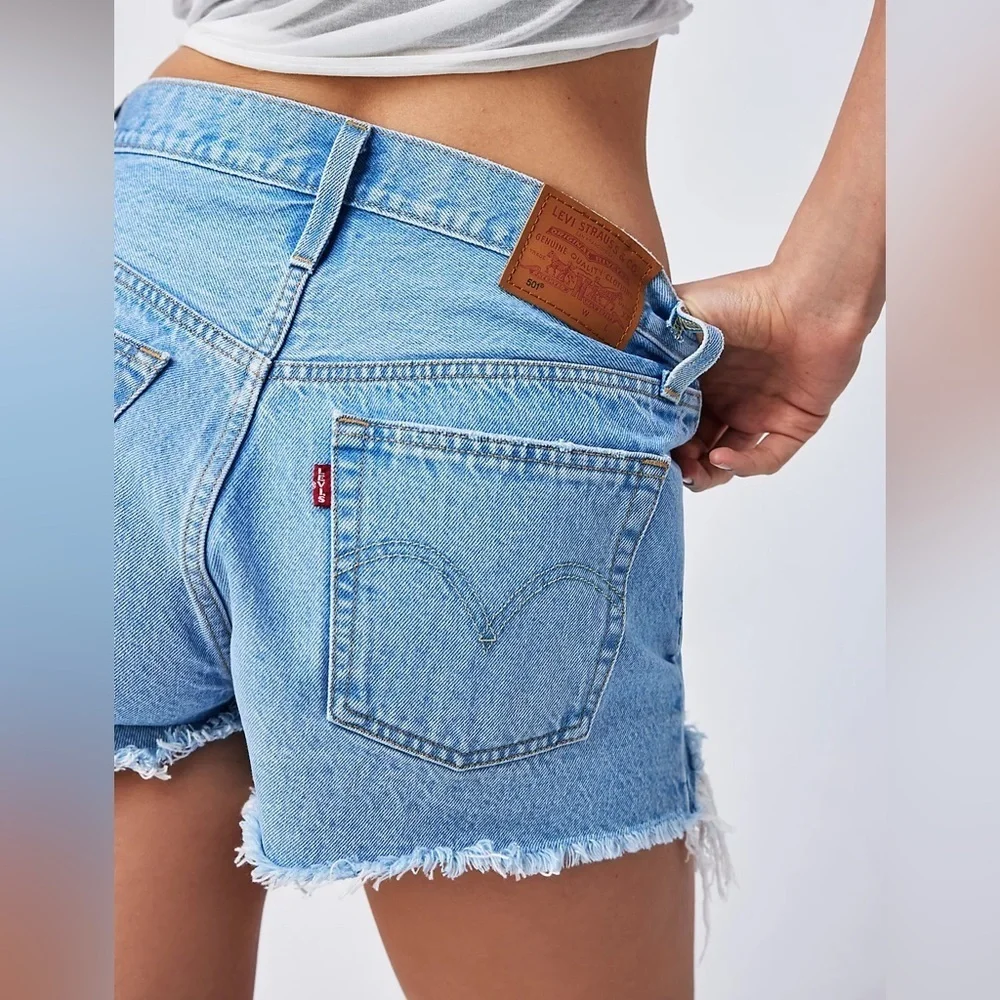 NWT Levi’s 501 High-Rise Denim Shorts - Picture 3 of 3